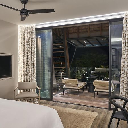 Lux* Grand Baie Resort & Residences Esterno foto A bedroom at the hotel