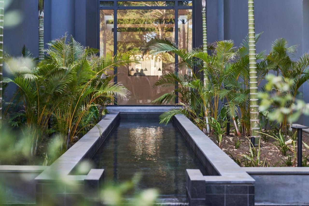 Lux* Grand Baie Resort & Residences Esterno foto The hotel's garden