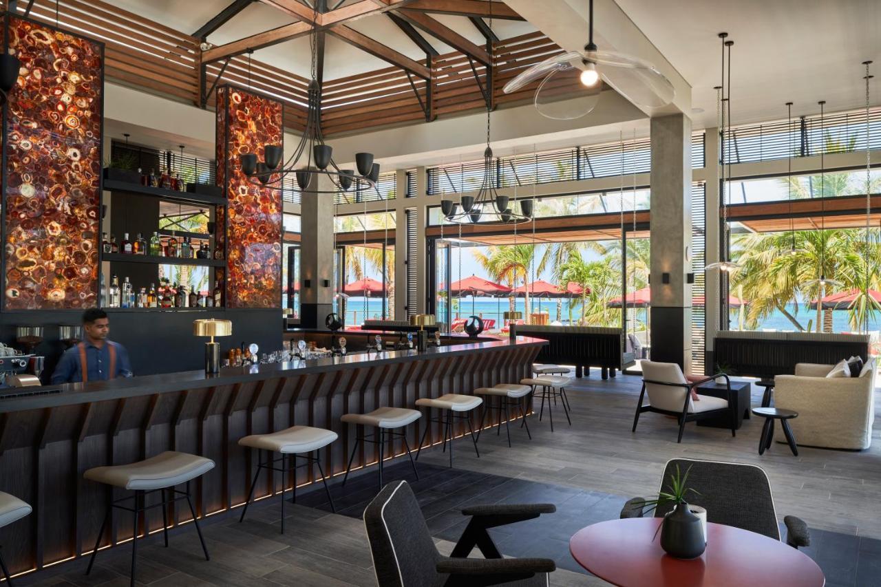 Lux* Grand Baie Resort & Residences Esterno foto The Bar at The Beach