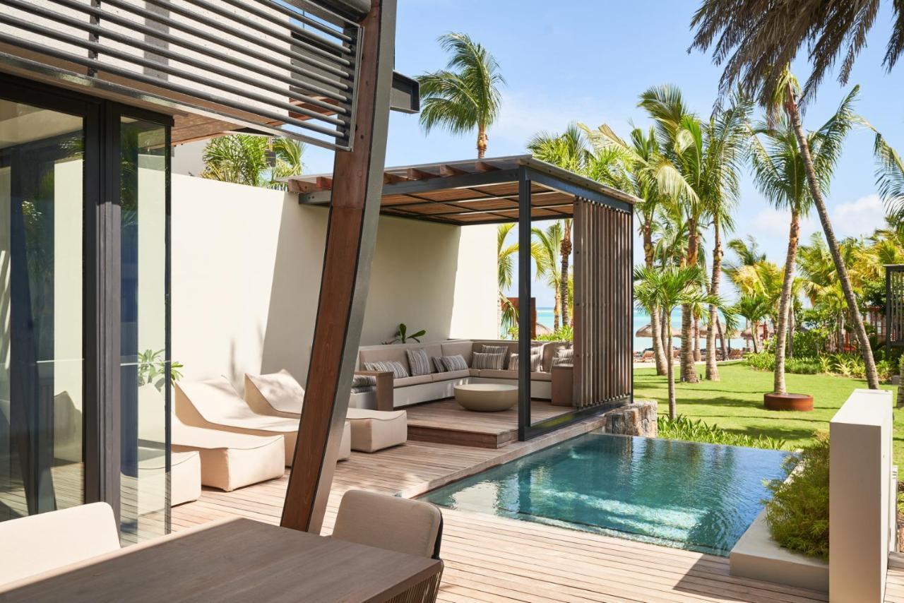 Lux* Grand Baie Resort & Residences Esterno foto A private pool at the resort
