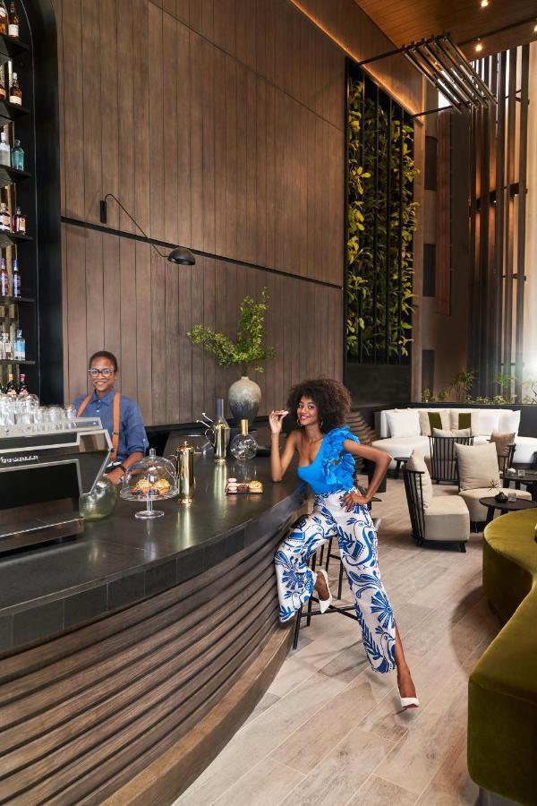 Lux* Grand Baie Resort & Residences Esterno foto The Bar at the 1001 nights lounge