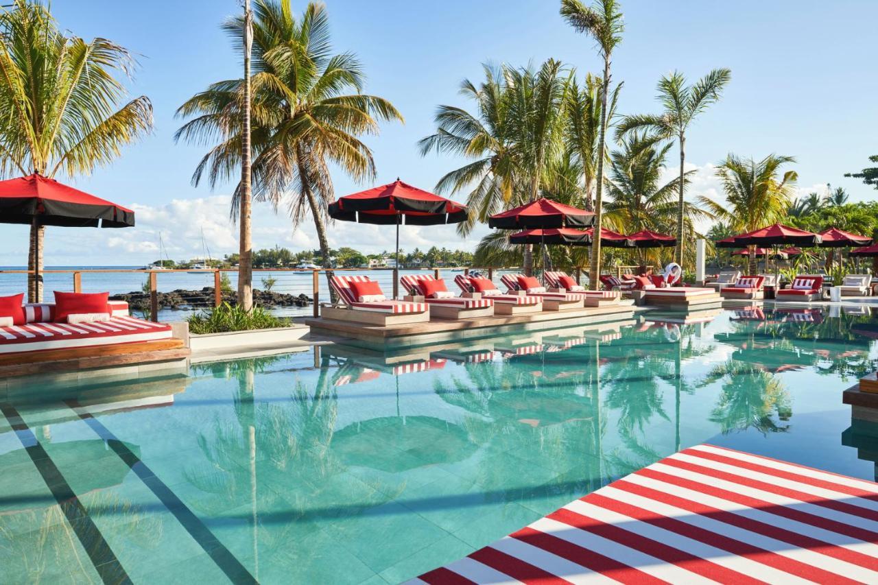 Lux* Grand Baie Resort & Residences Esterno foto The pool at the W Maldives