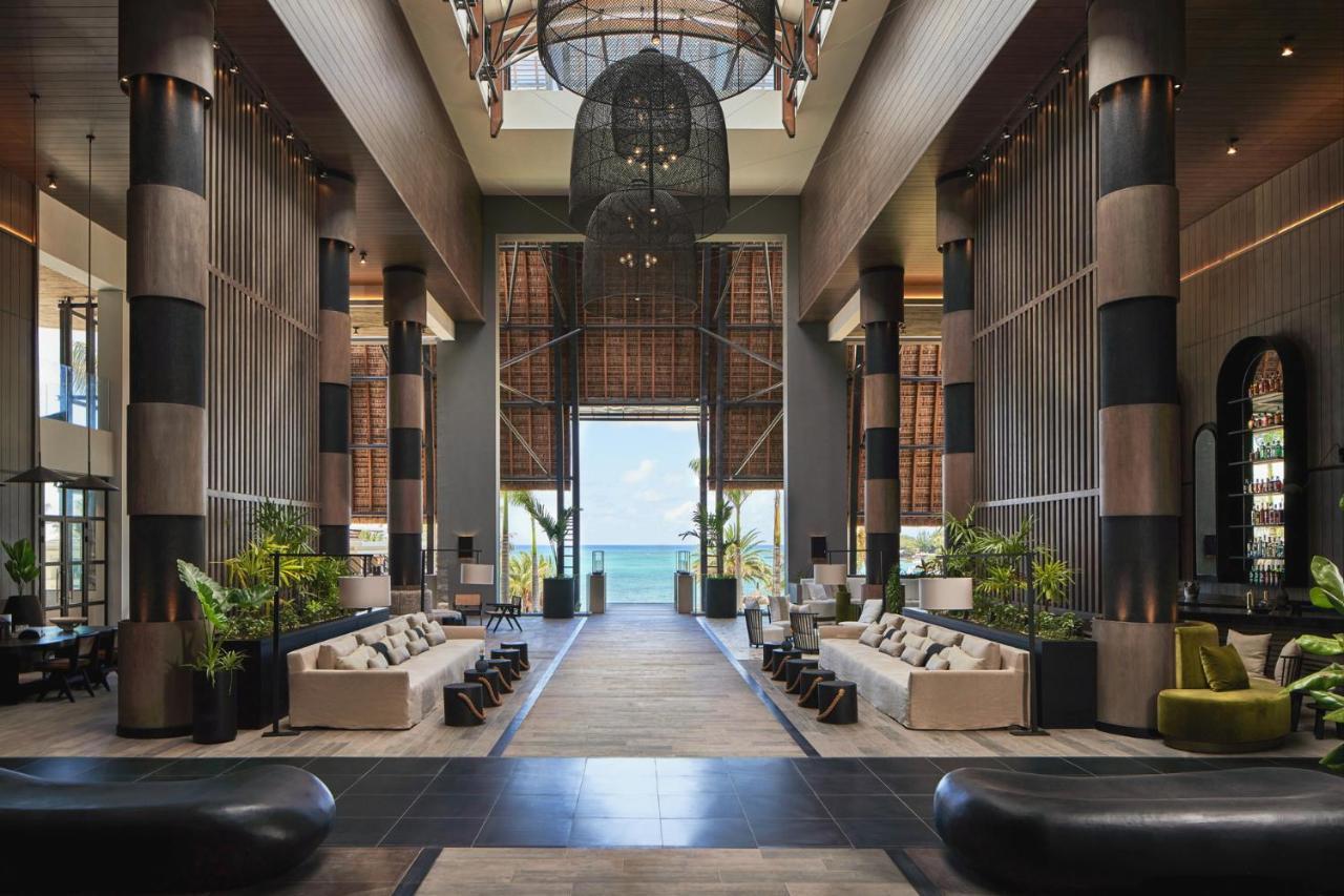 Lux* Grand Baie Resort & Residences Esterno foto The lobby of the hotel