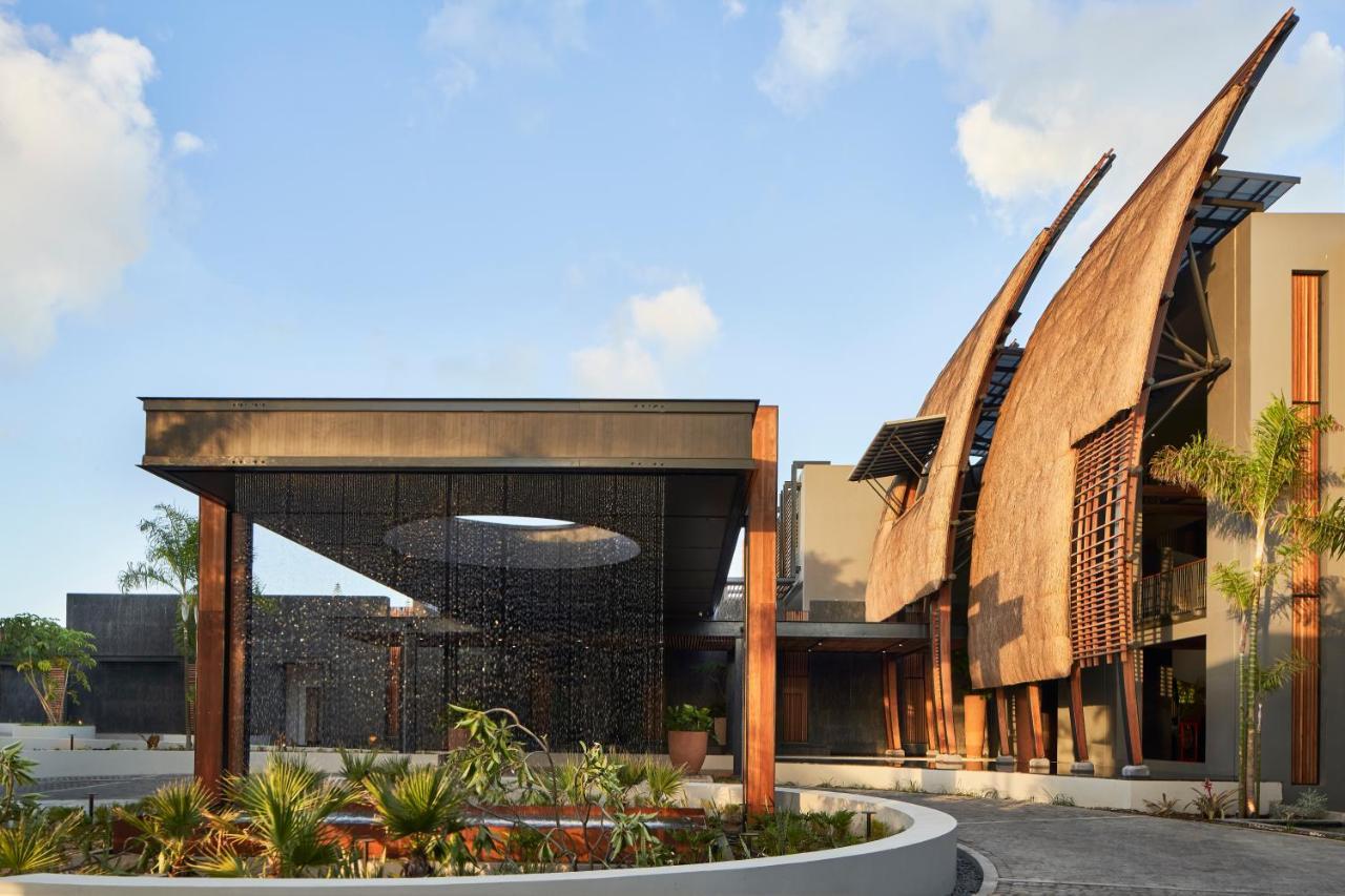 Lux* Grand Baie Resort & Residences Esterno foto The National Museum of the Pacific Islands