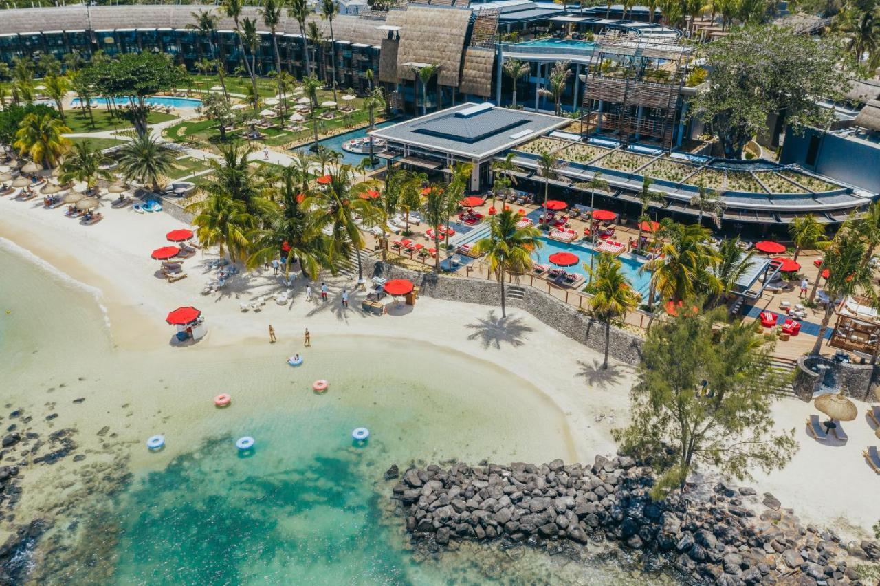 Lux* Grand Baie Resort & Residences Esterno foto Aerial view of the beach at the Hilton La Romana