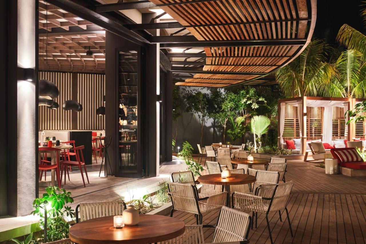 Lux* Grand Baie Resort & Residences Esterno foto The Deck