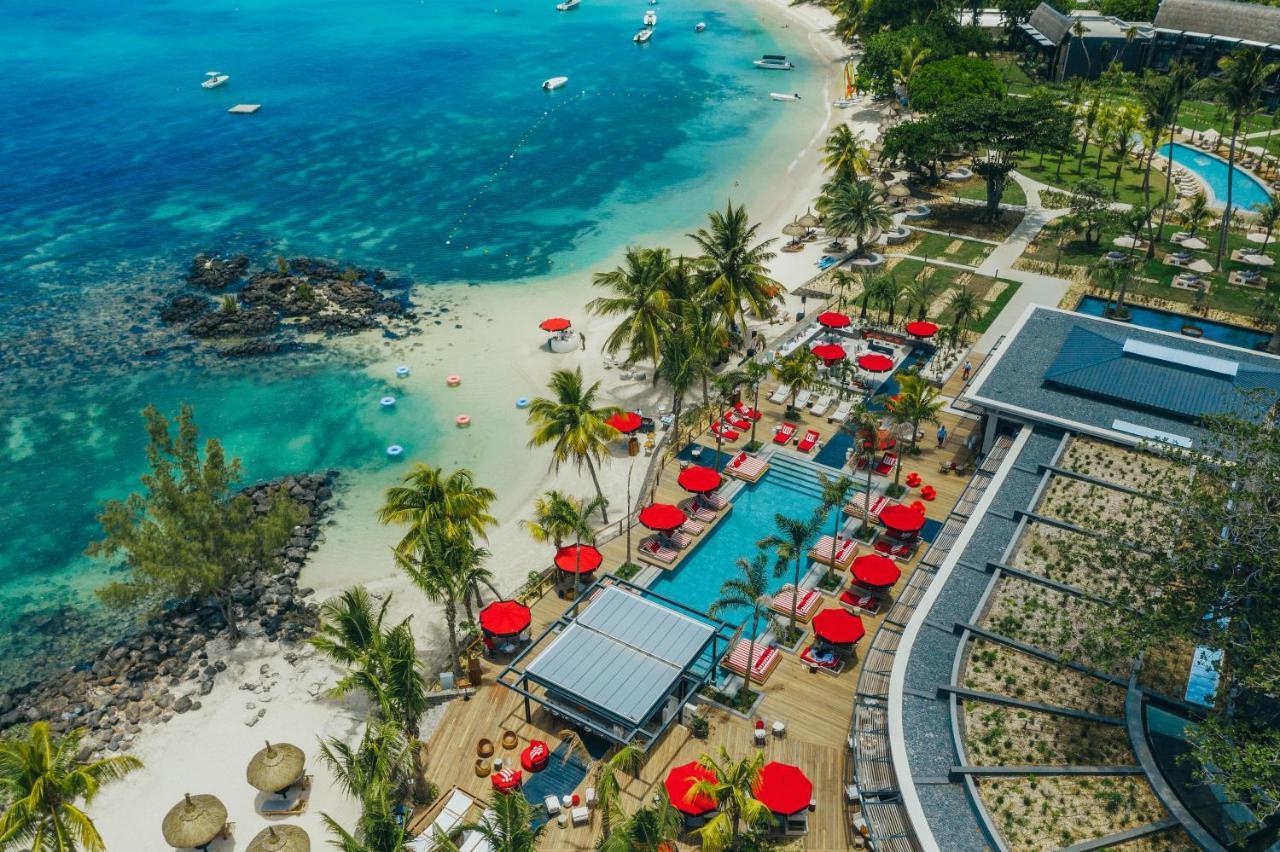 Lux* Grand Baie Resort & Residences Esterno foto Aerial view of the beach at the hotel