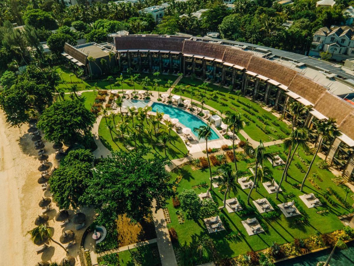 Lux* Grand Baie Resort & Residences Esterno foto Aerial view of the hotel
