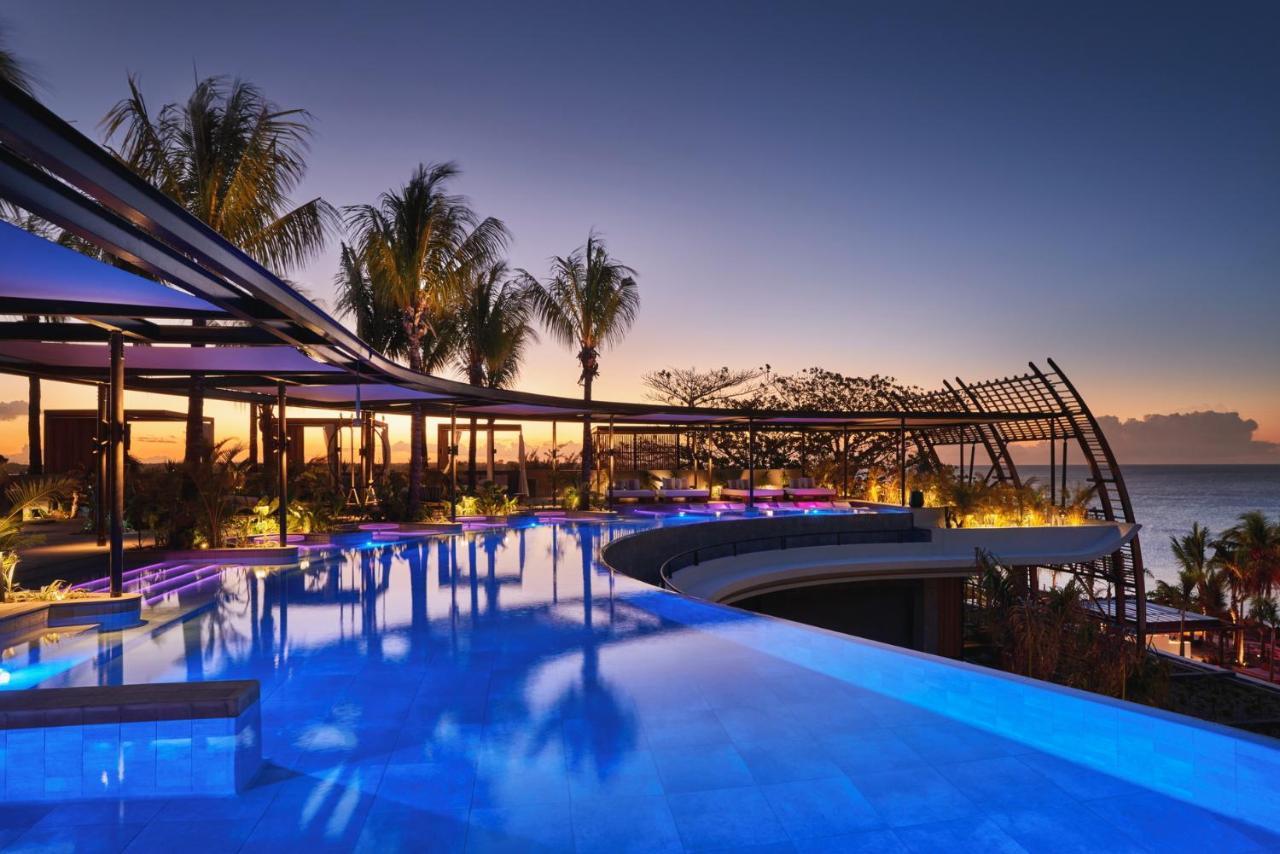 Lux* Grand Baie Resort & Residences Esterno foto The pool at the resort