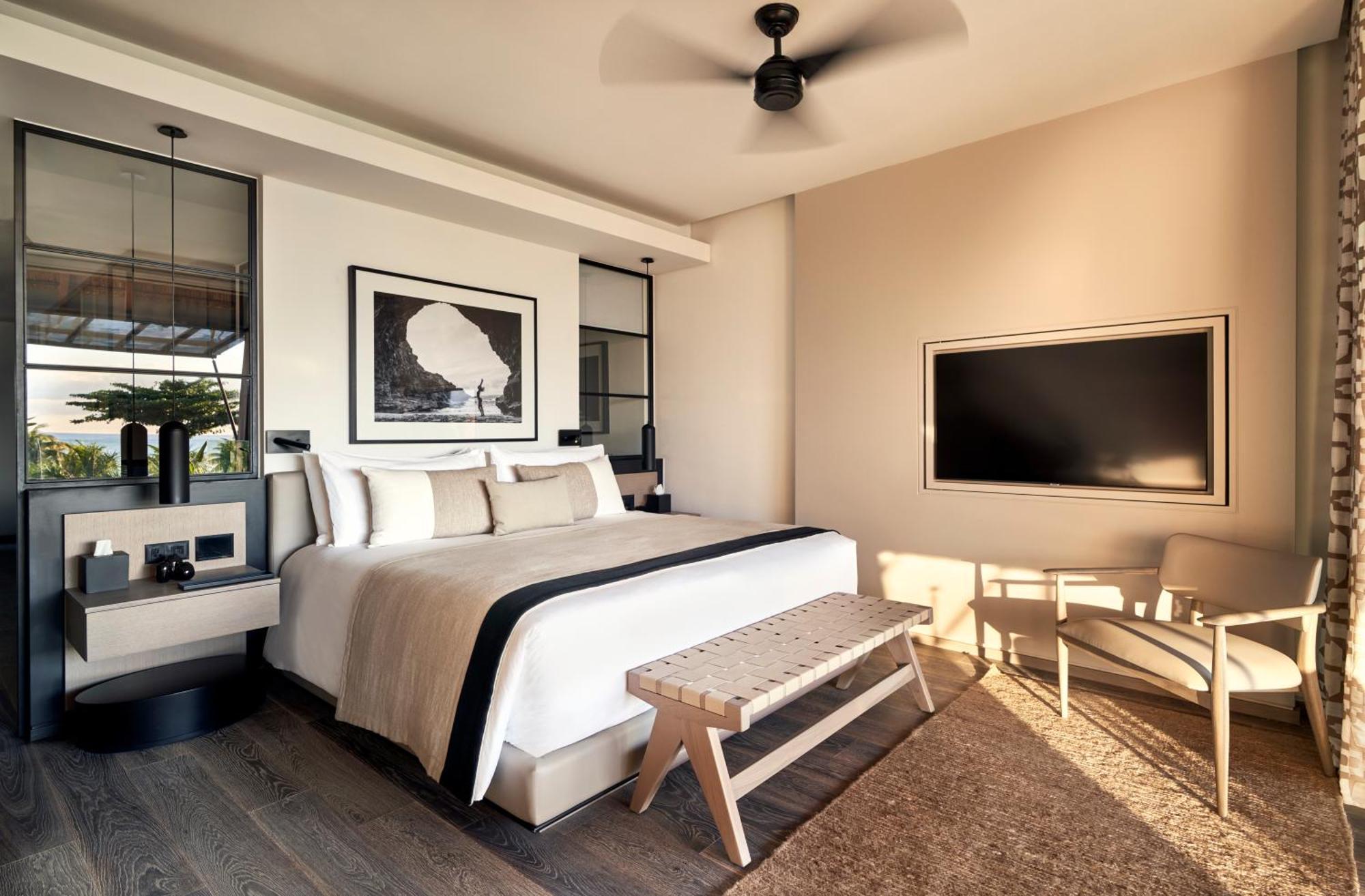 Lux* Grand Baie Resort & Residences Esterno foto A bedroom at the hotel