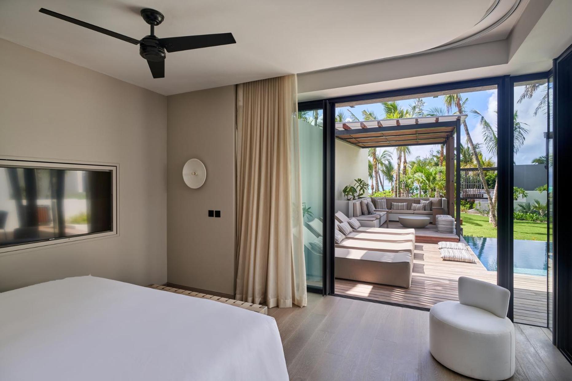 Lux* Grand Baie Resort & Residences Esterno foto A bedroom at the hotel